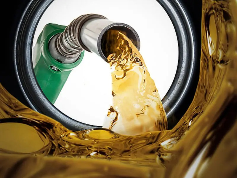 Benzin – megint emelkedik az ára, nem ússzuk meg a 800-as benzint se?