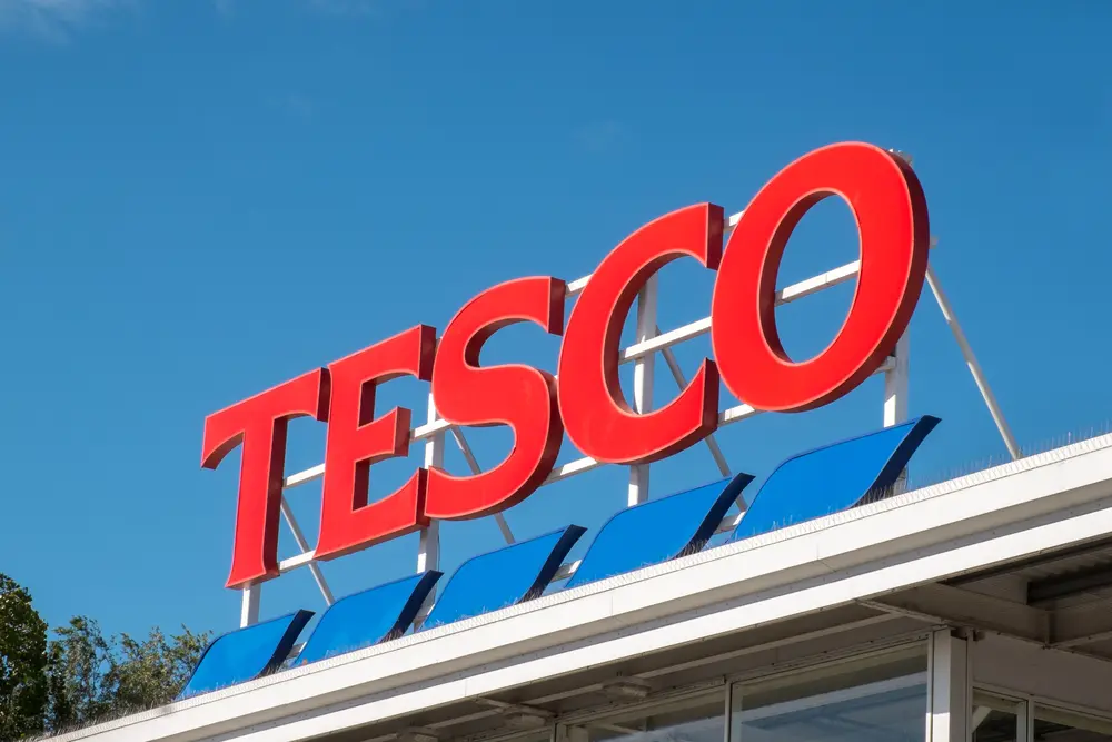 A Tesco átlagosan 12,5 százalékkal emeli munkavállalói bérét