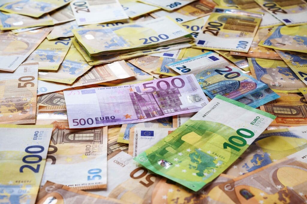 Devizapiac Június 24. – A forint kemény ütést kapott, az euró és a dollár menetel felfele