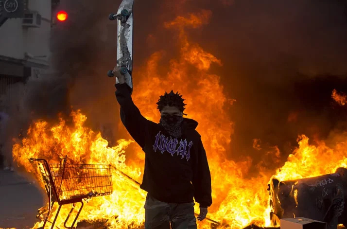 Puskaporos hangulat Minneapolisban – ,,Brutális szervezett kampány” az újabb lövöldözés?