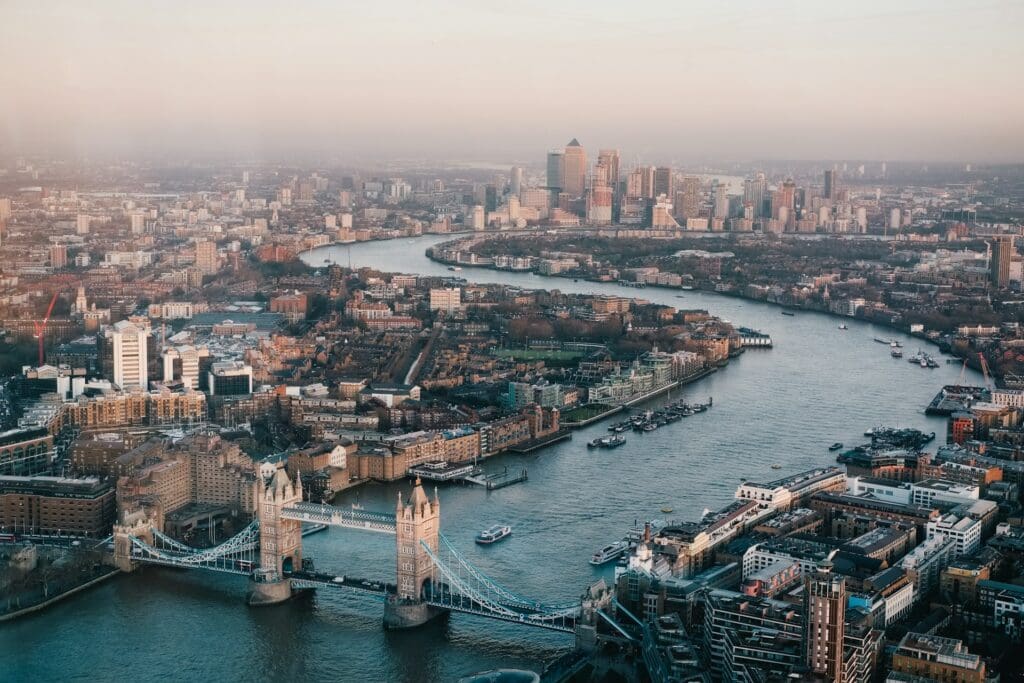 London újabb szankciós lépésre készül – Tiltólistára kerülhet az orosz eredetű üzemanyag