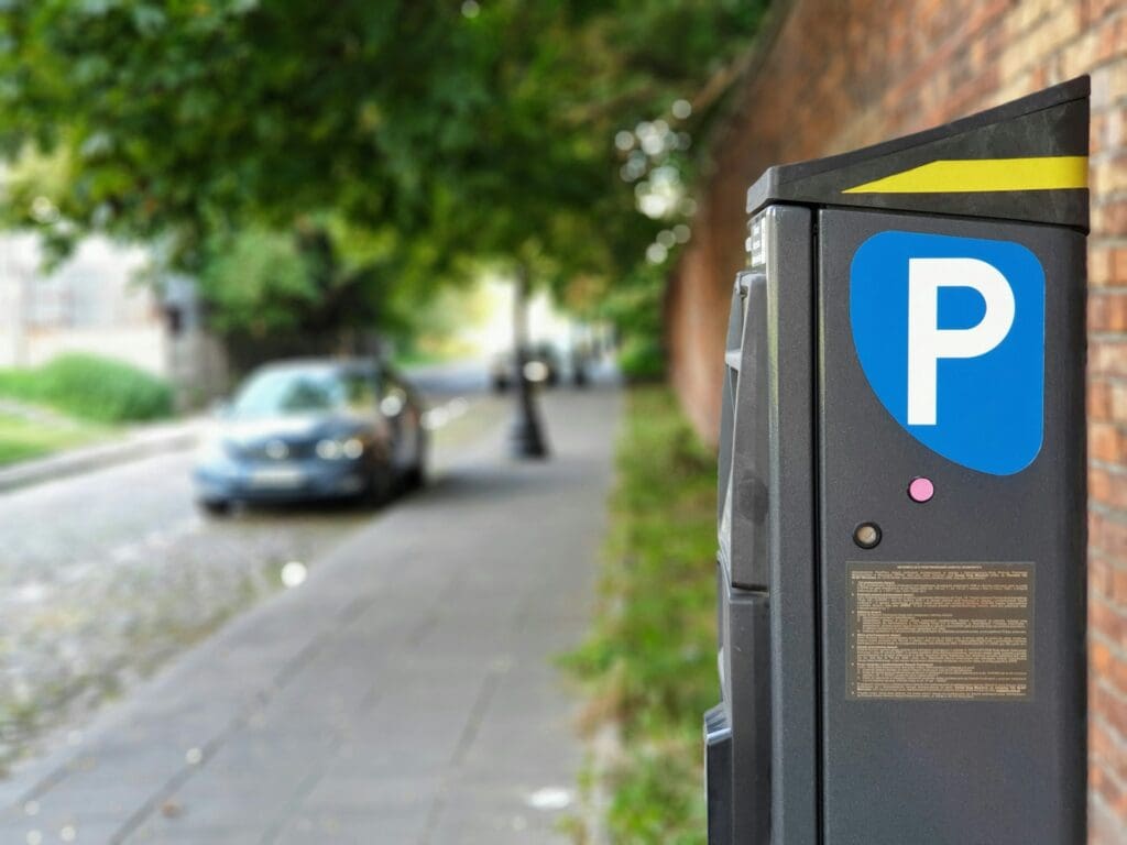 Eltűntek a parkolóautomaták Budapesten – Júliustól már drágább és digitális a parkolás