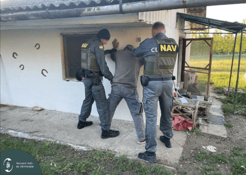 Balatoni számlagyárra csapott le a NAV – Több mint 780 milliós áfacsalás gyanúja merült fel