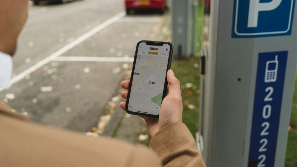 Mégsem törölték el a kényelmi díjat? – Új, pluszköltség jelent meg a mobilparkolásnál