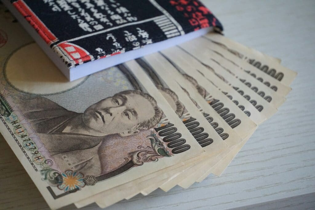 Negyvenéves mélypontra zuhant a jen – Jöhet a japán beavatkozás?