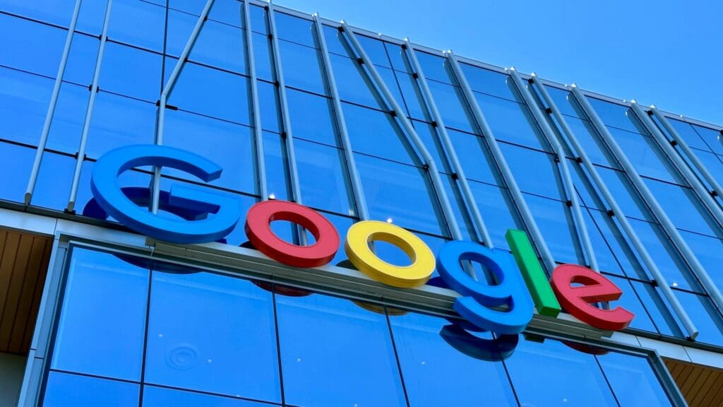 Brüsszel szerint tisztességtelenül működött a Google – 890 millió euró a büntetés