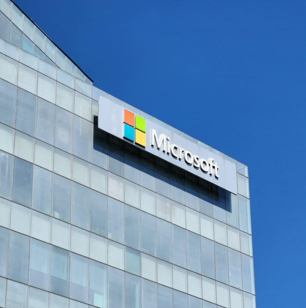 Nagy leépítés jön a Microsoftnál – AI-ra milliárdokat költenek, közben 4 800 állás szűnik meg